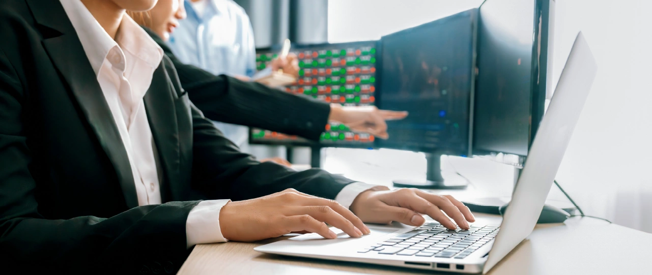 bingx跟單交易bingx-copy-trading 專業交易員操作電腦